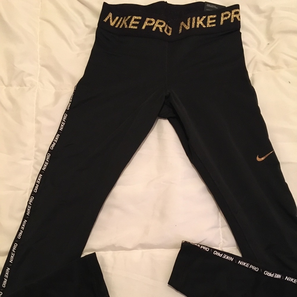 Nike stretchy spandex material pants